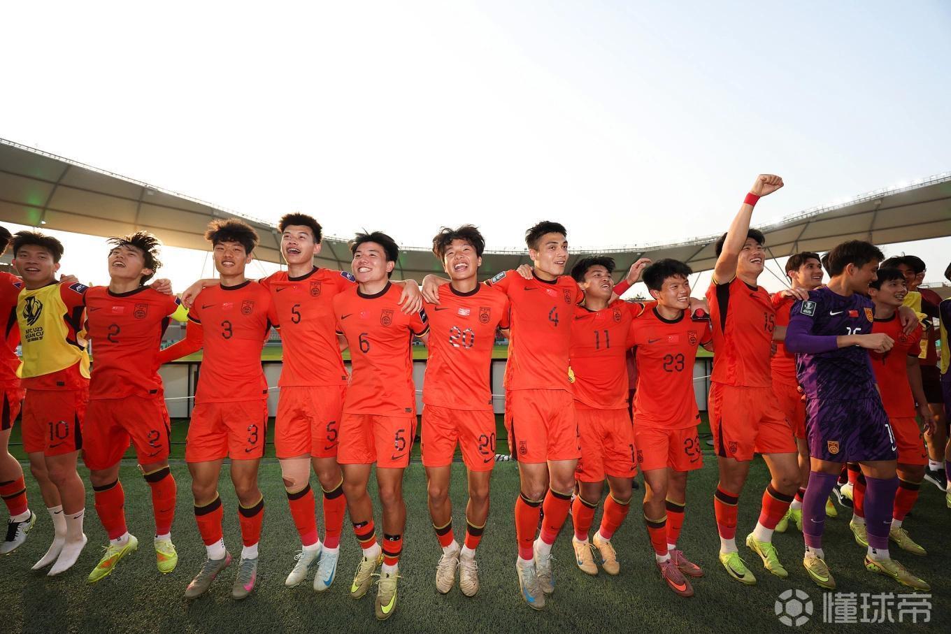 芒果体育平台-苏东：今晚U23国足不要打对攻，要贯彻大脚加身体&amp;amp;二点加定位