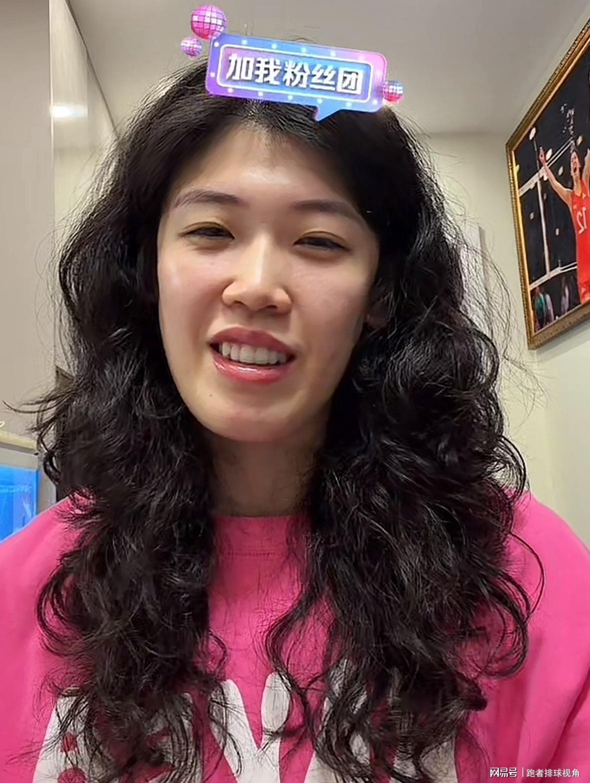 芒果体育-李盈莹公布康复进度！单脚站立吃力，亚锦赛难归，直播疑似被警告